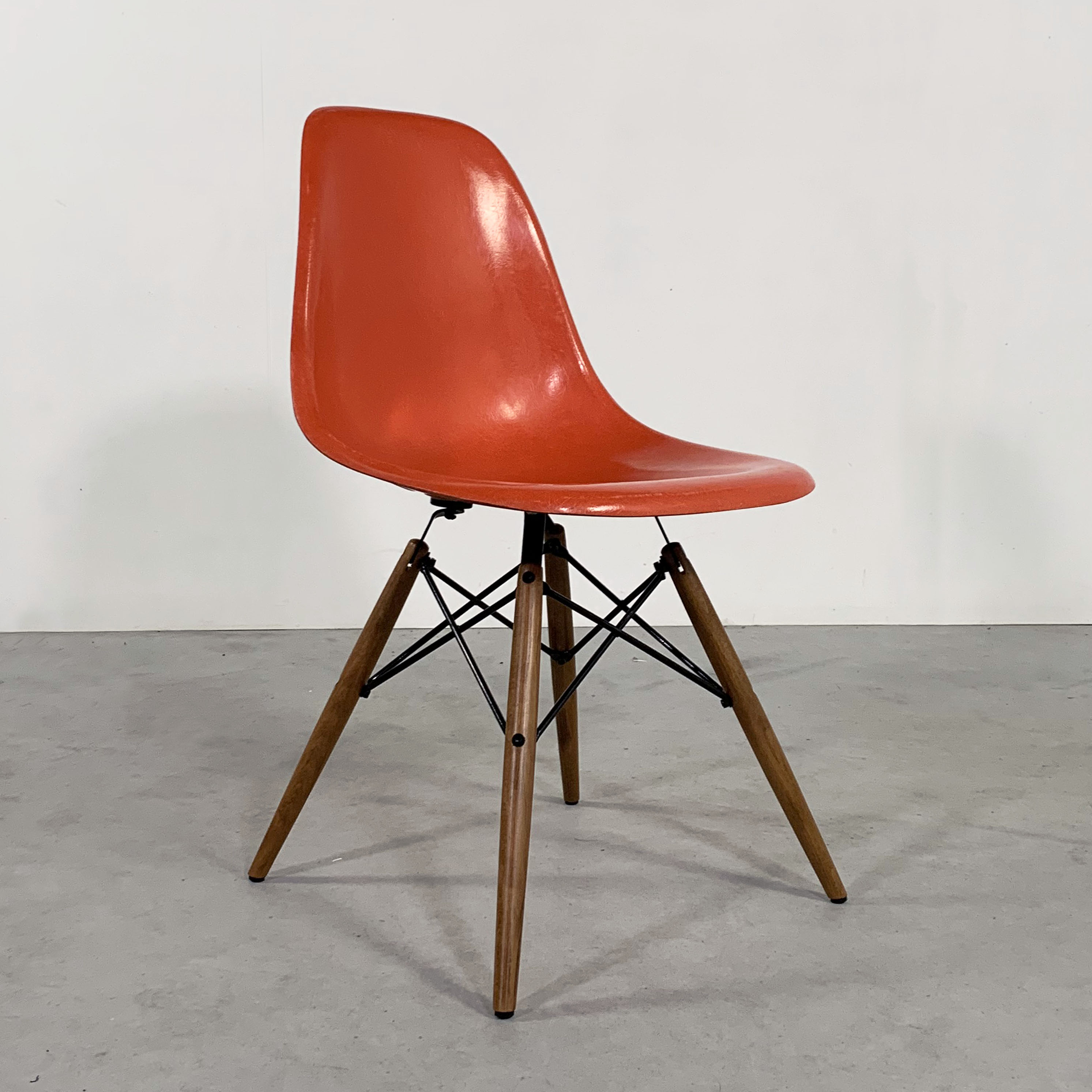 Chaise DSW Corail de Charles & Ray Eames pour Herman Miller, 1970