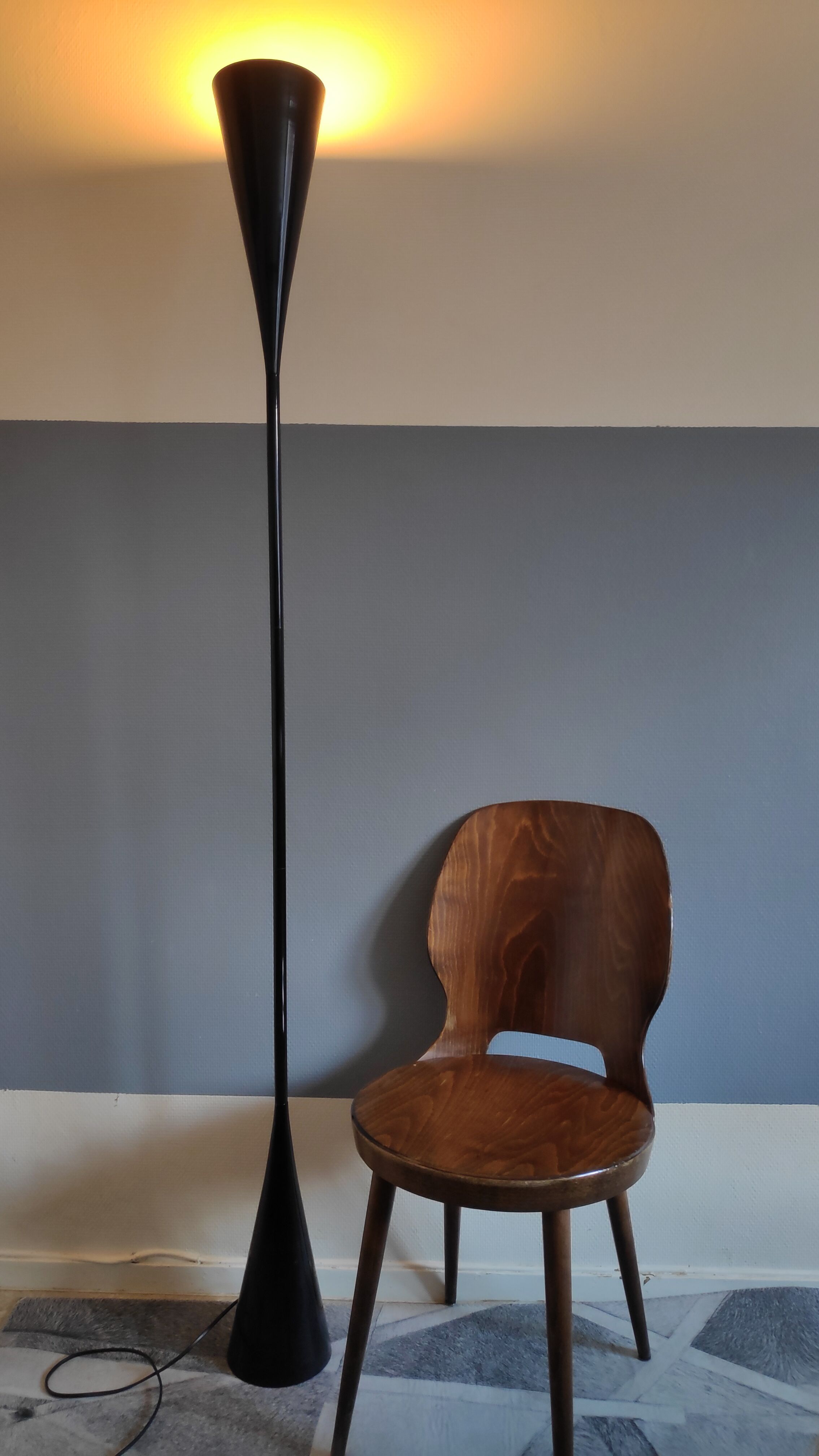 Lampadaire métal laqué noir "sablier" design années 80