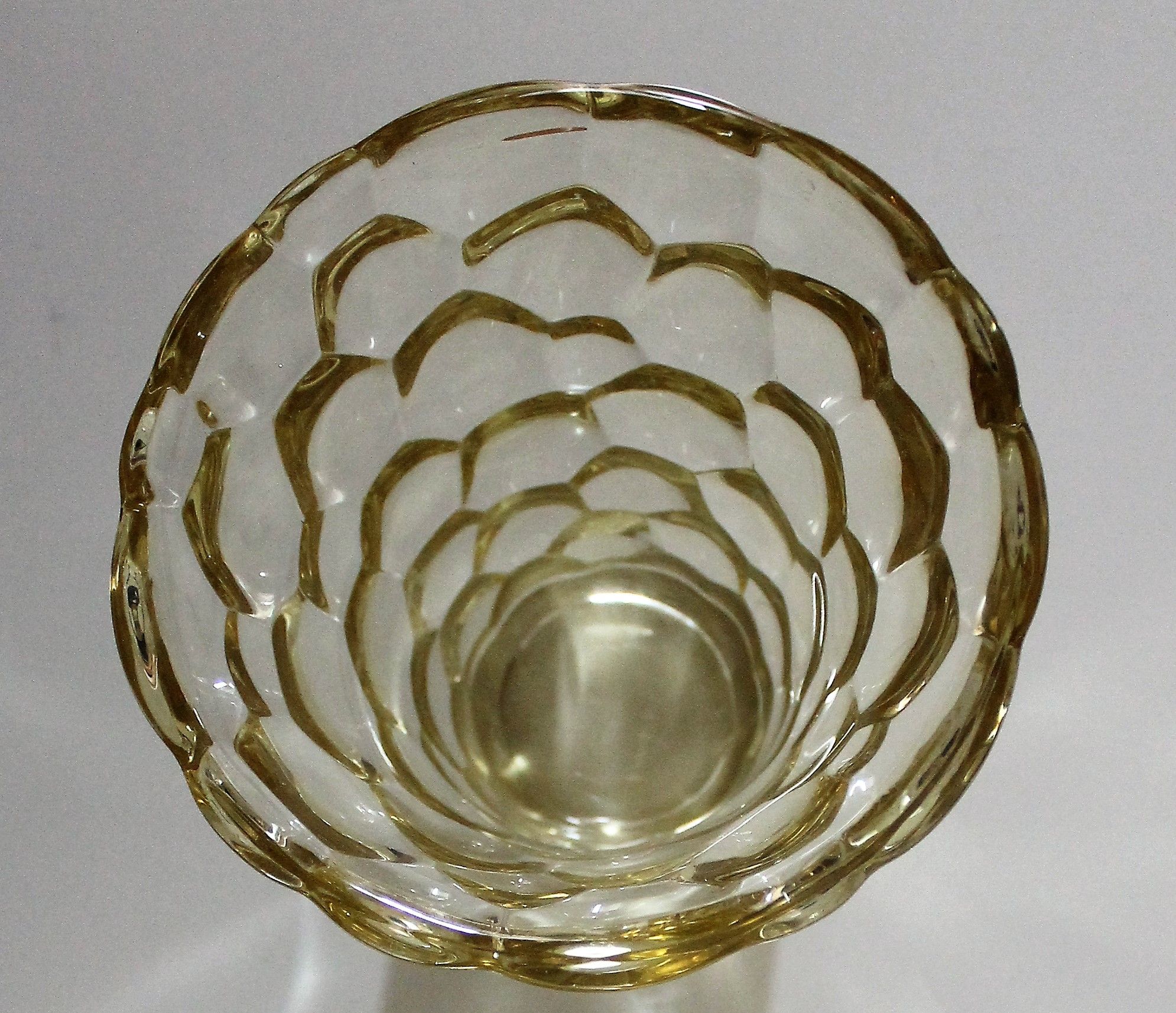 Pierre d'Avesn (1901 - 1990) pair of art deco "honeycomb" vase