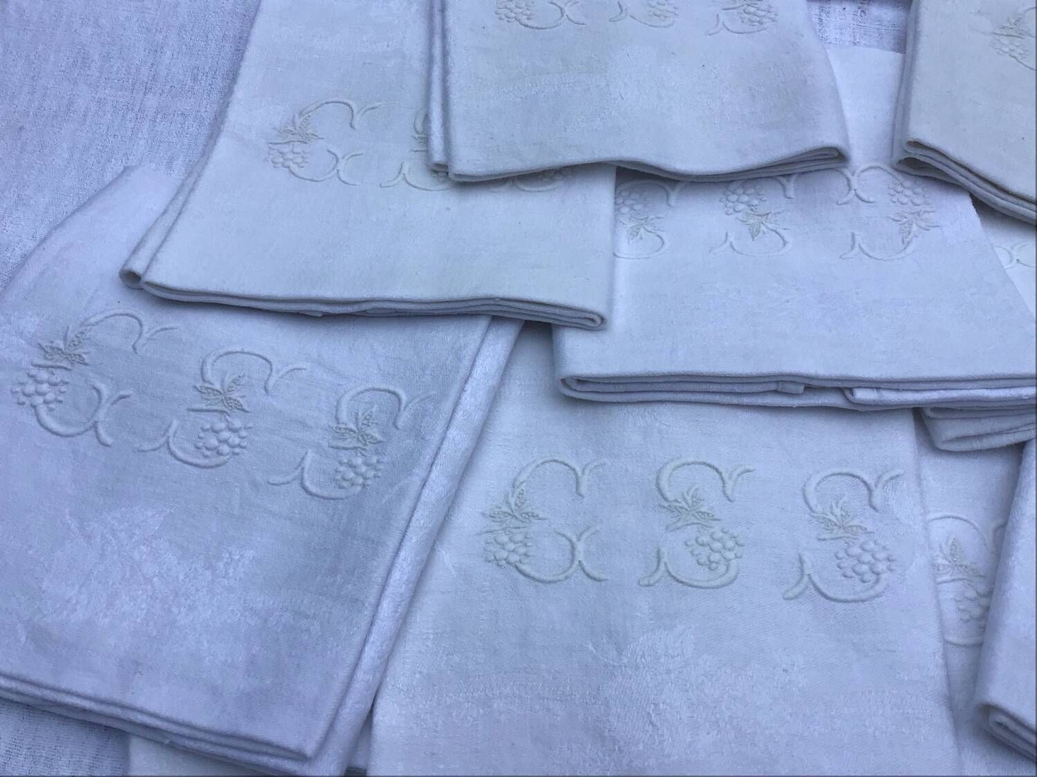 Set of 12 vintage white napkins with lilacs, monogrammed GSS.