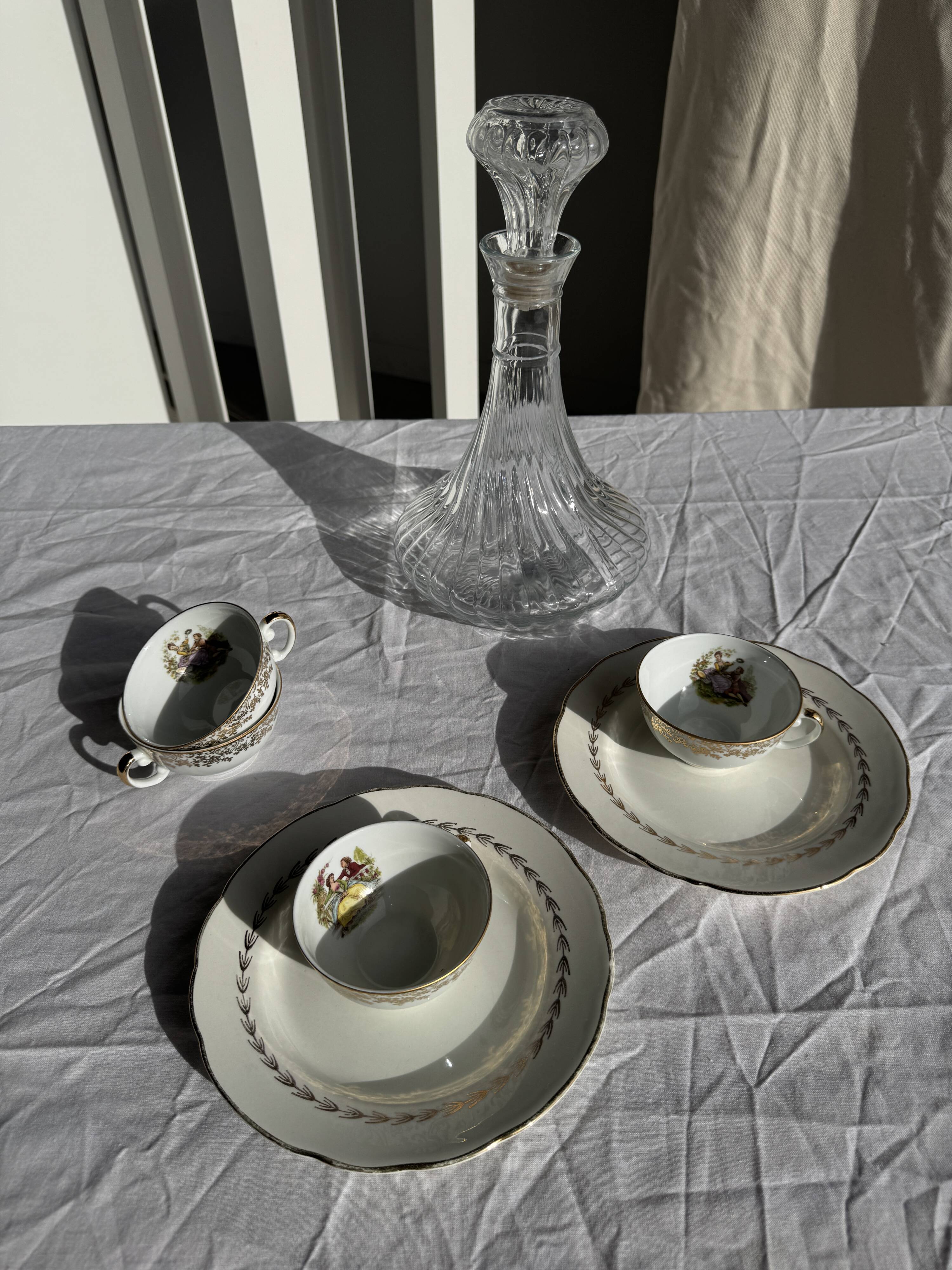 Vintage glass decanter in hot air balloon style H31 D18