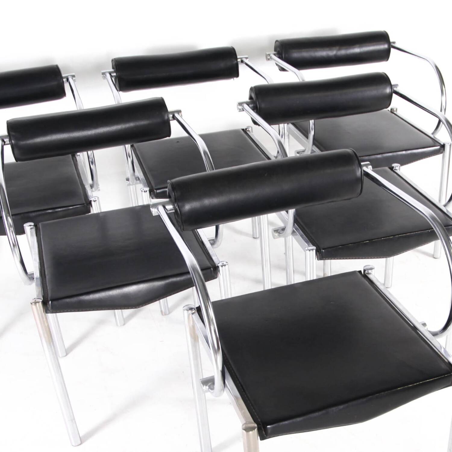 Set of 6 chrome and leather chairs