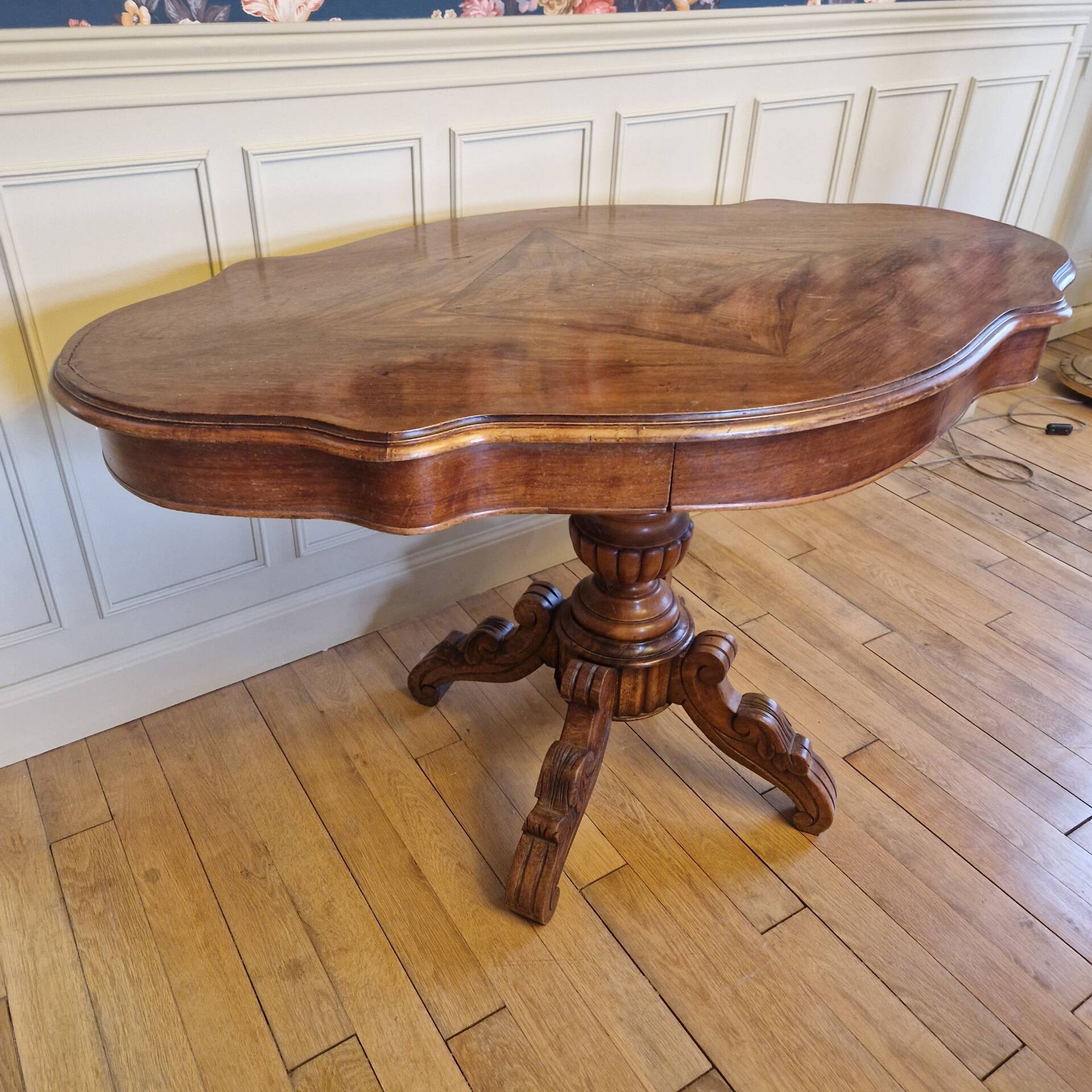 Violin table