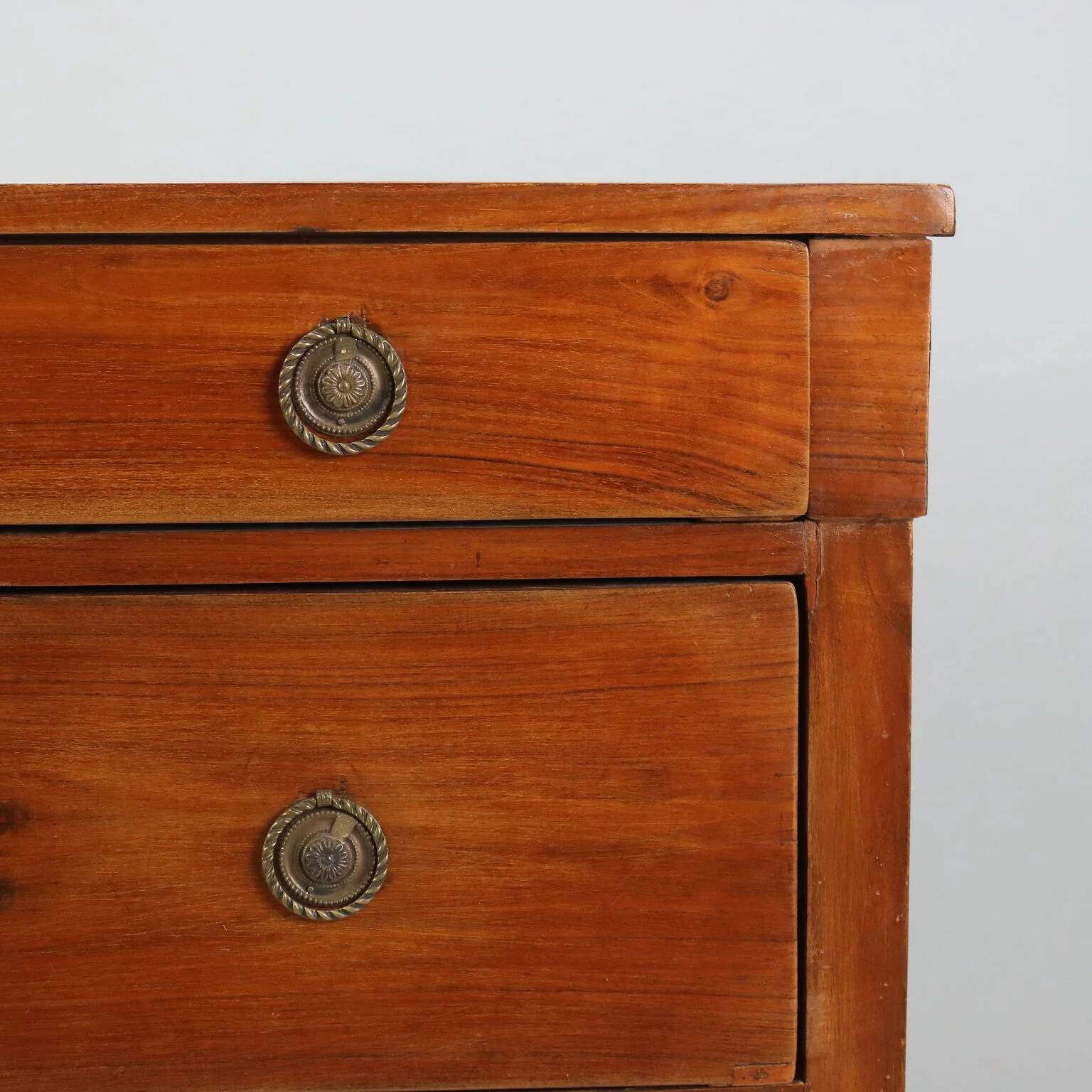 Directoire commode in walnut - Italy early 19th century