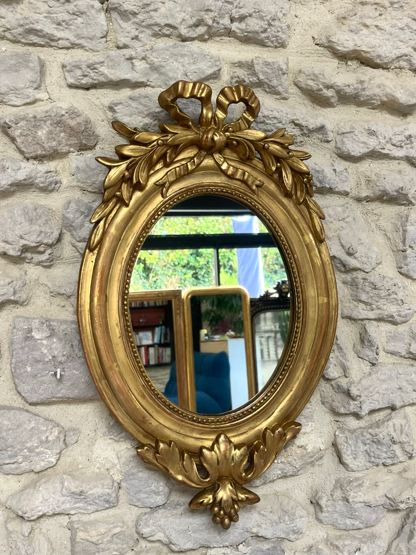 Miroir ovale à frontons Louis XVI et perlé 49,5/31cm feuille d’or 