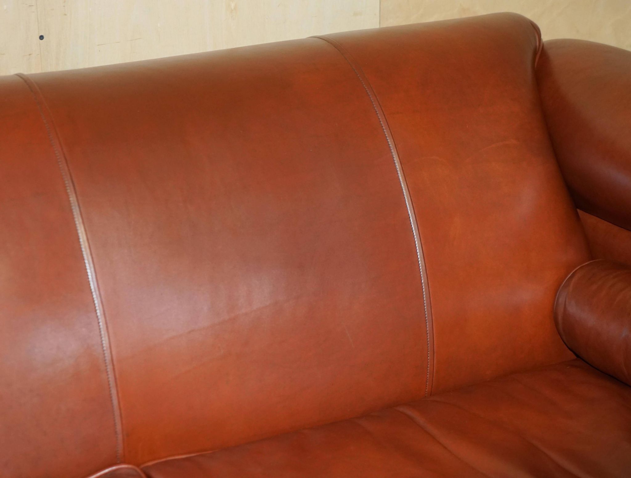 Vintage leather canapé in Art Nouveau style