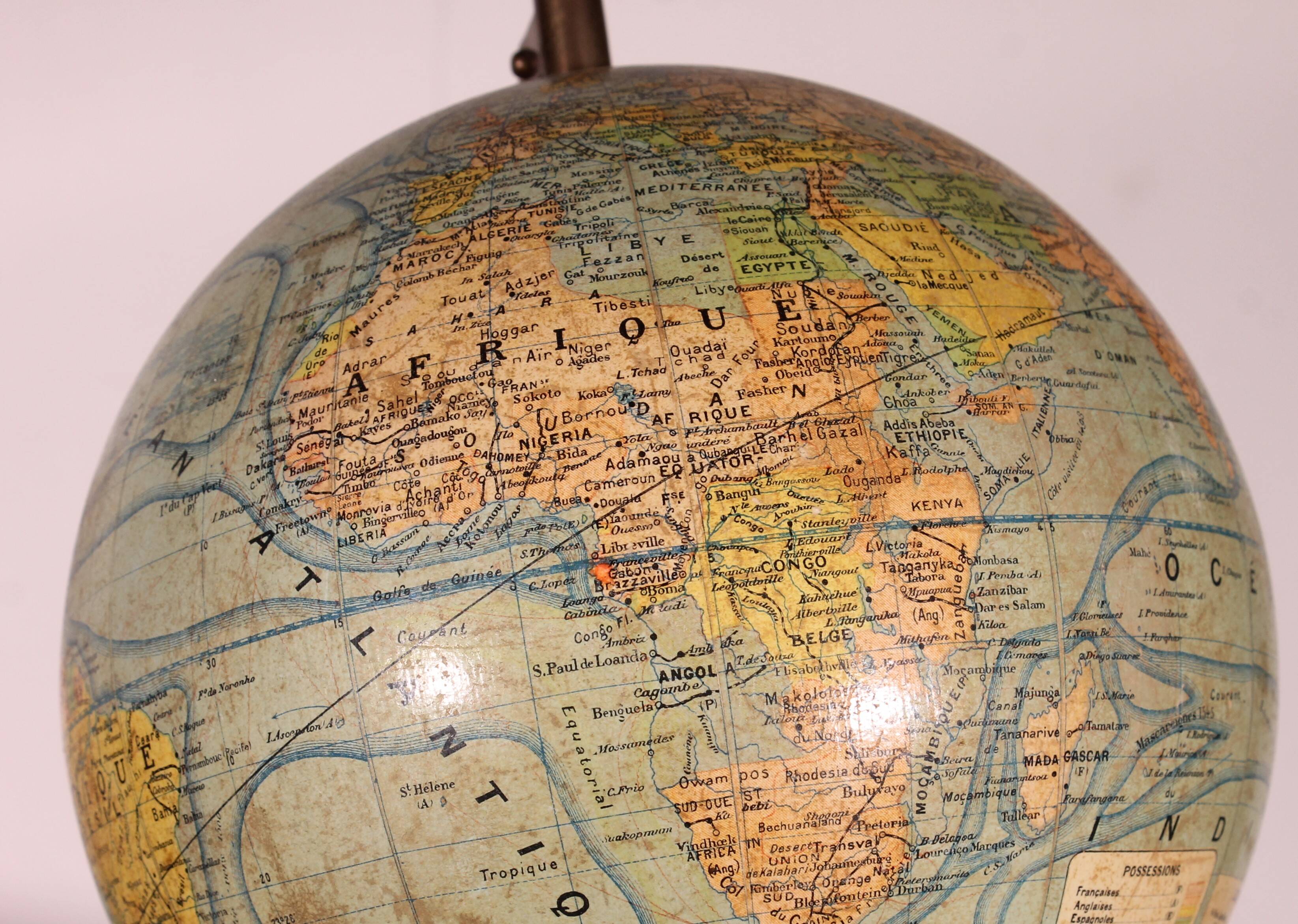 Globe terrestre par J.Forest éditeur Girard & Barrière, début du 20ème s.