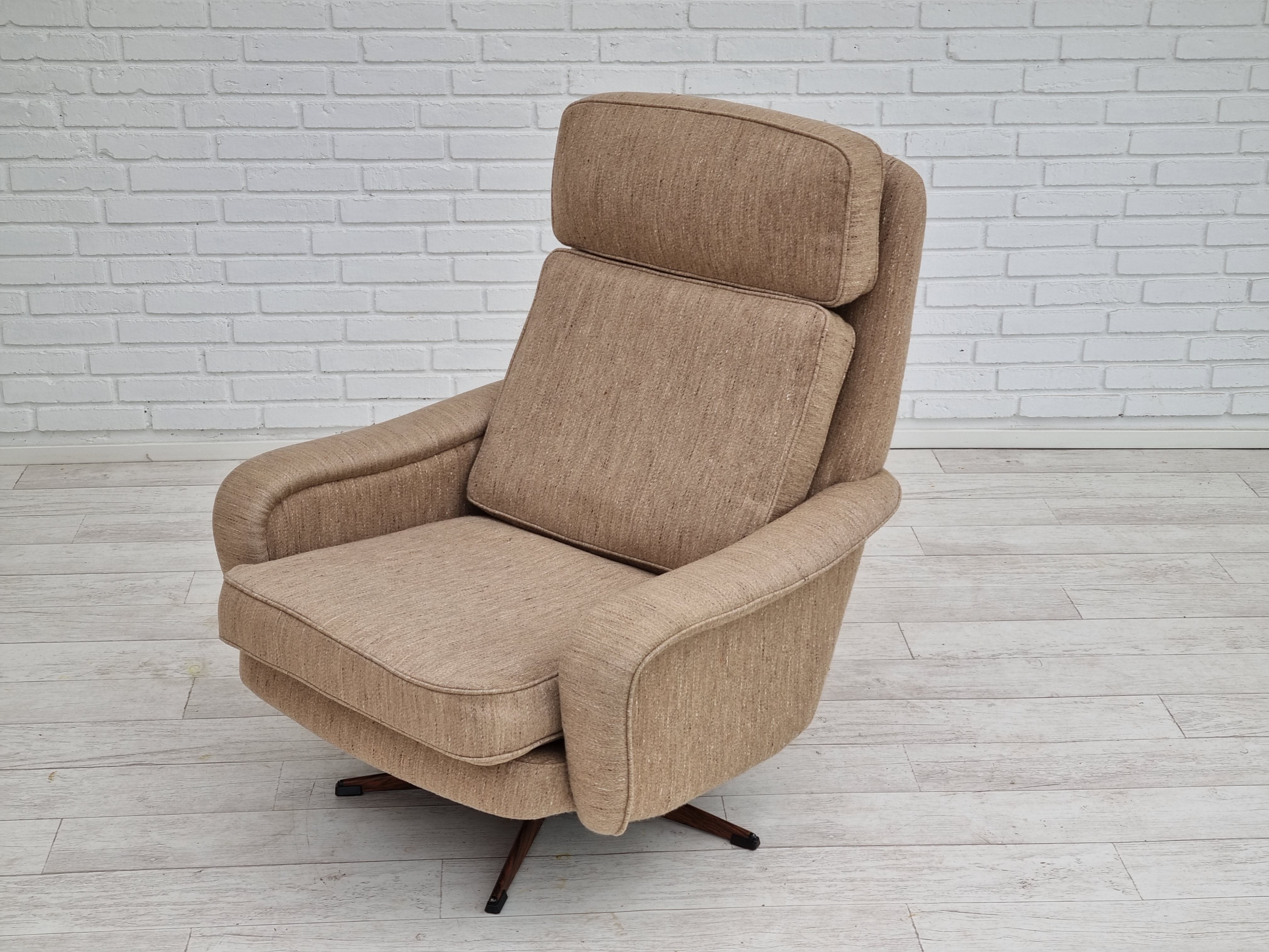 Fauteuil pivotant et son repose-pieds, laine