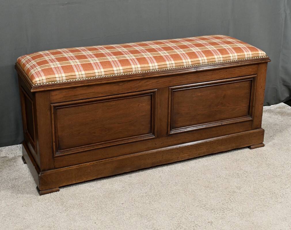 Oak Landing Chest Bench – Early 20th Century