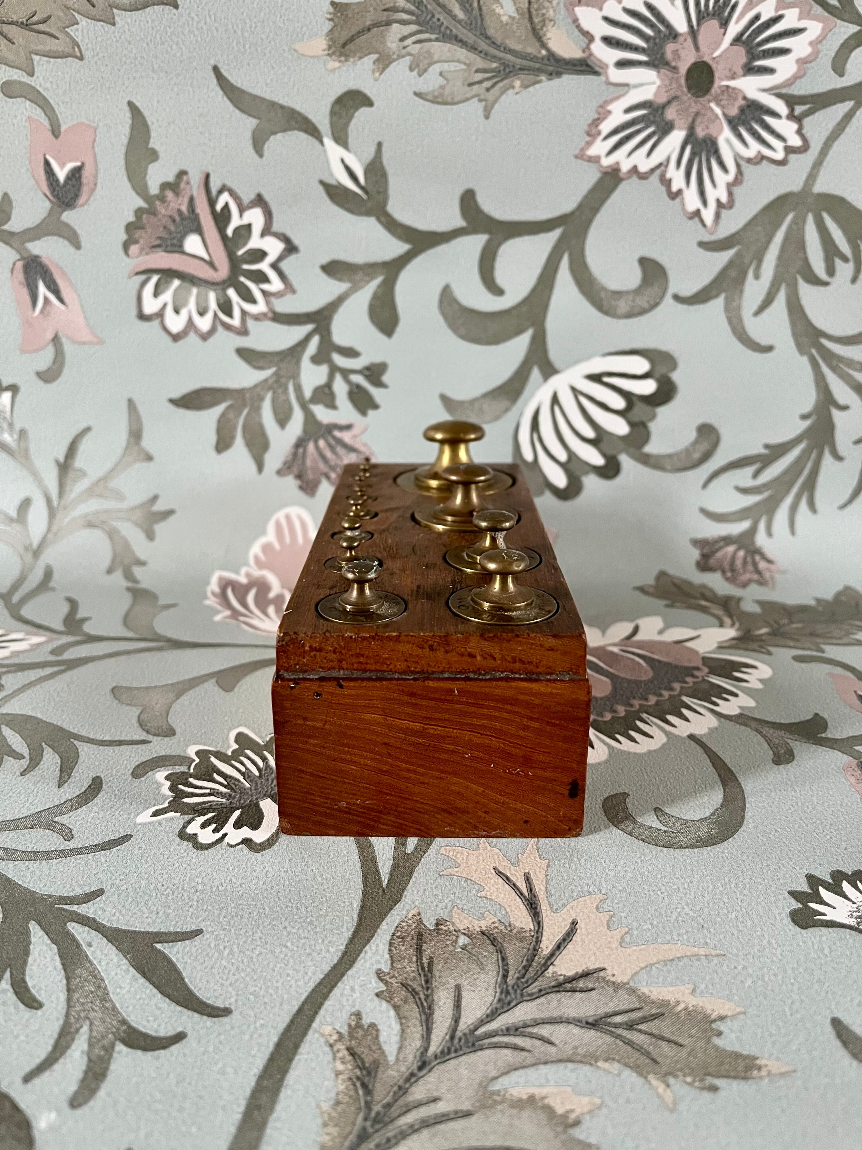 Complete brass weight box