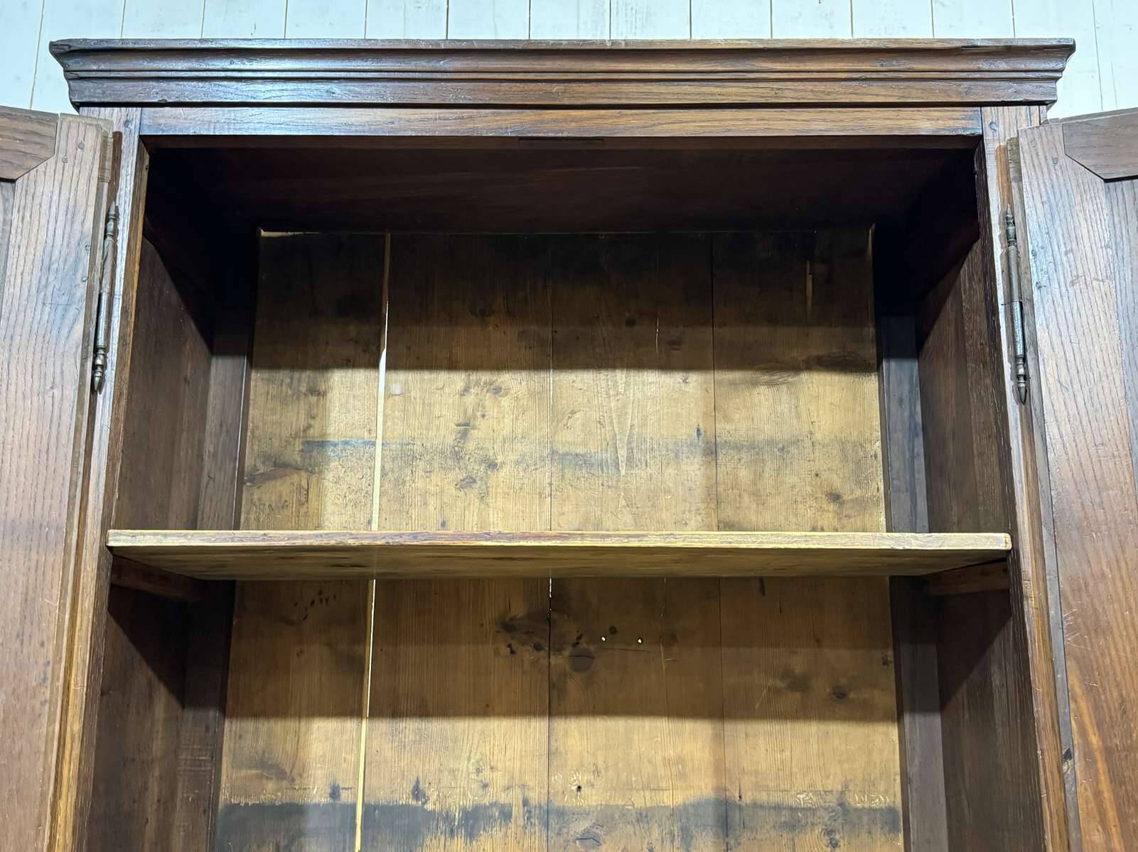 4-door buffet in chestnut from the late 19th century, originating from an old shop.