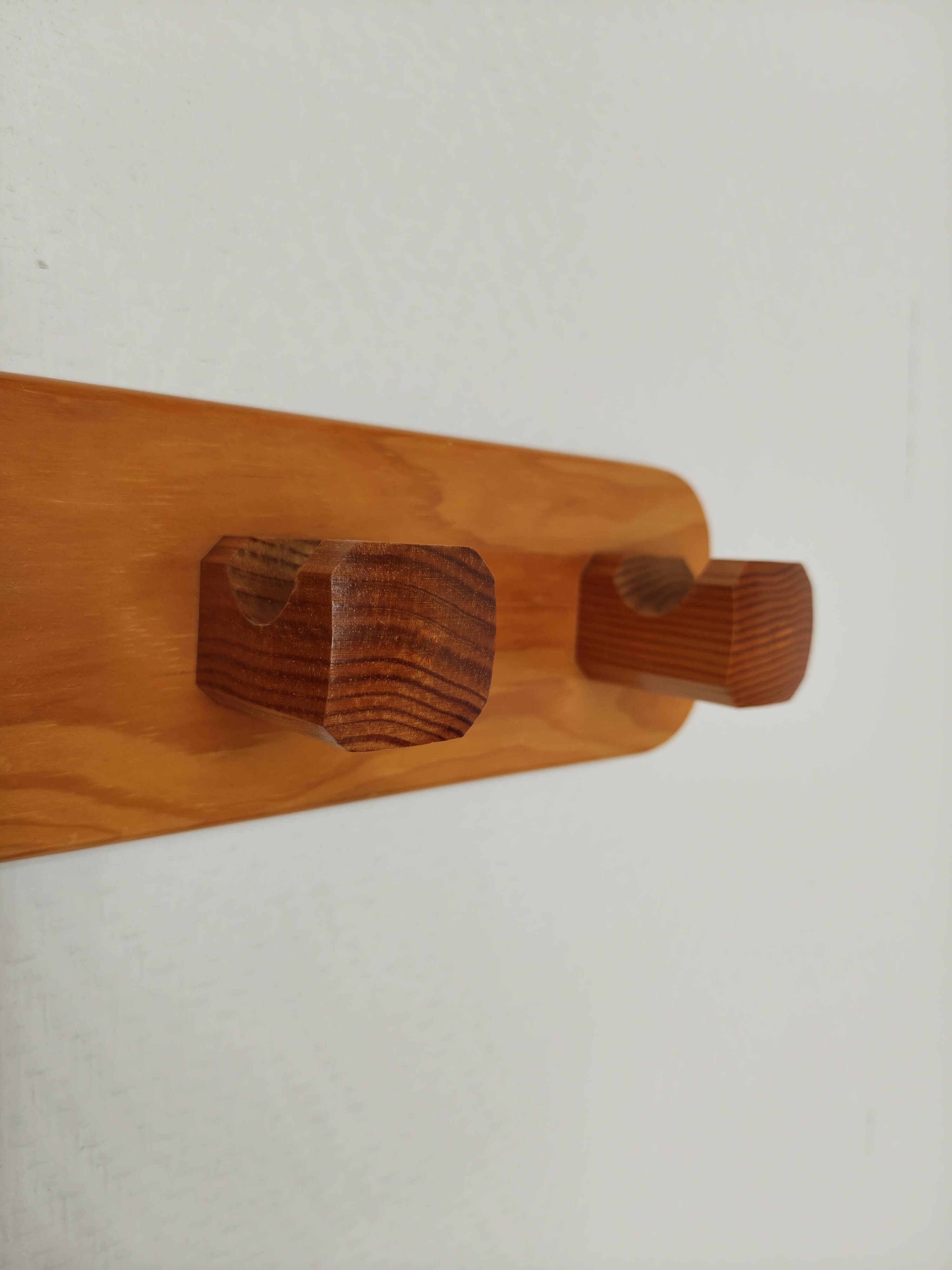 Patère en pin vintage – esprit Les Arcs, années 70