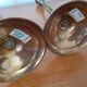 Lot de trois bougeoirs en laiton