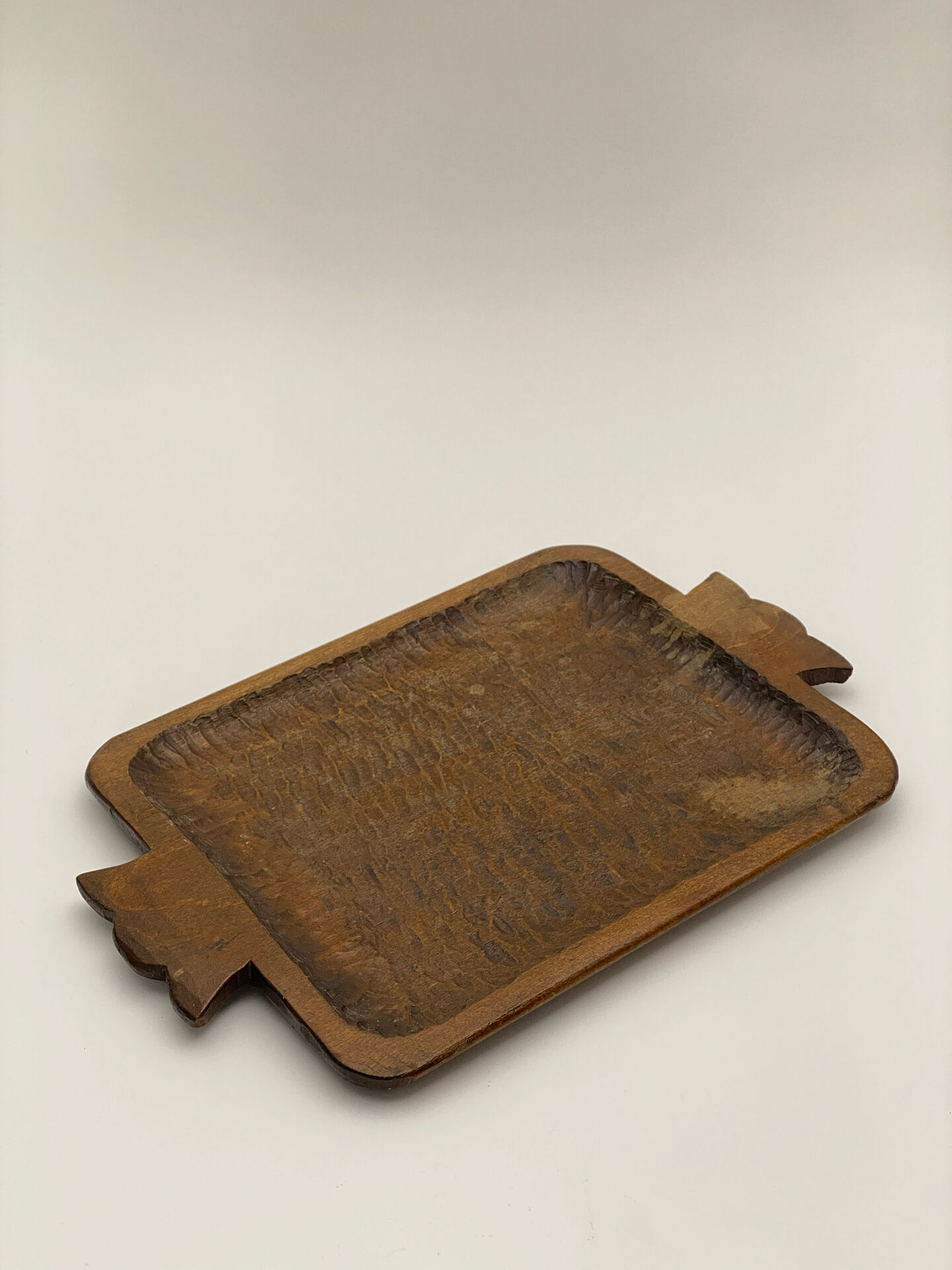 Carved wooden plateau
