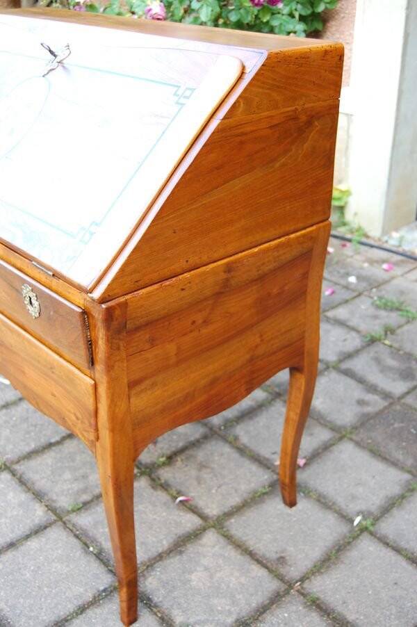 Louis XV Louis XVI period sloping desk in walnut from the 18th century