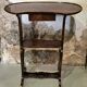Kidney-shaped table in mahogany veneer, Louis XVI style, 20th century.