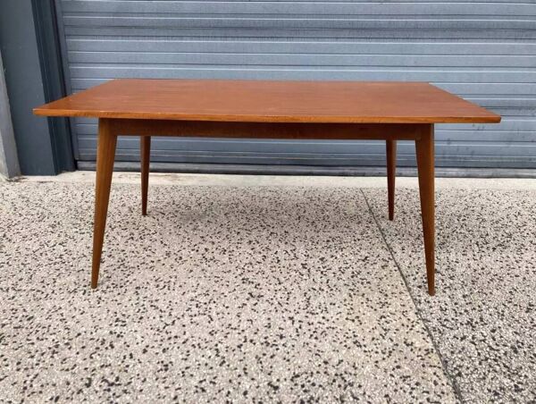 Table rectangulaire de style scandinave
