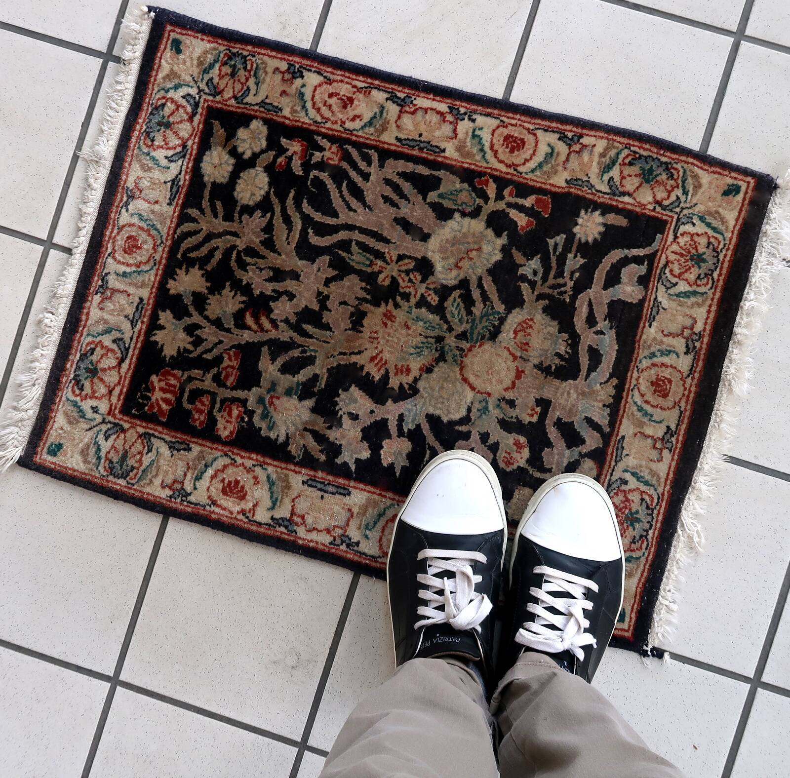 Tapis vintage fait main Tabriz – 48 x 64 cm – Noir & Motif Jardin - 1C971