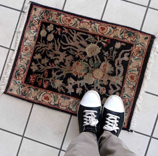 Tapis vintage Tabriz noir et motif végétal, fait main