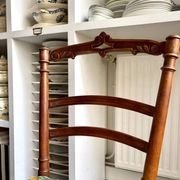 Chaise en bois ciselé et coton imprimé