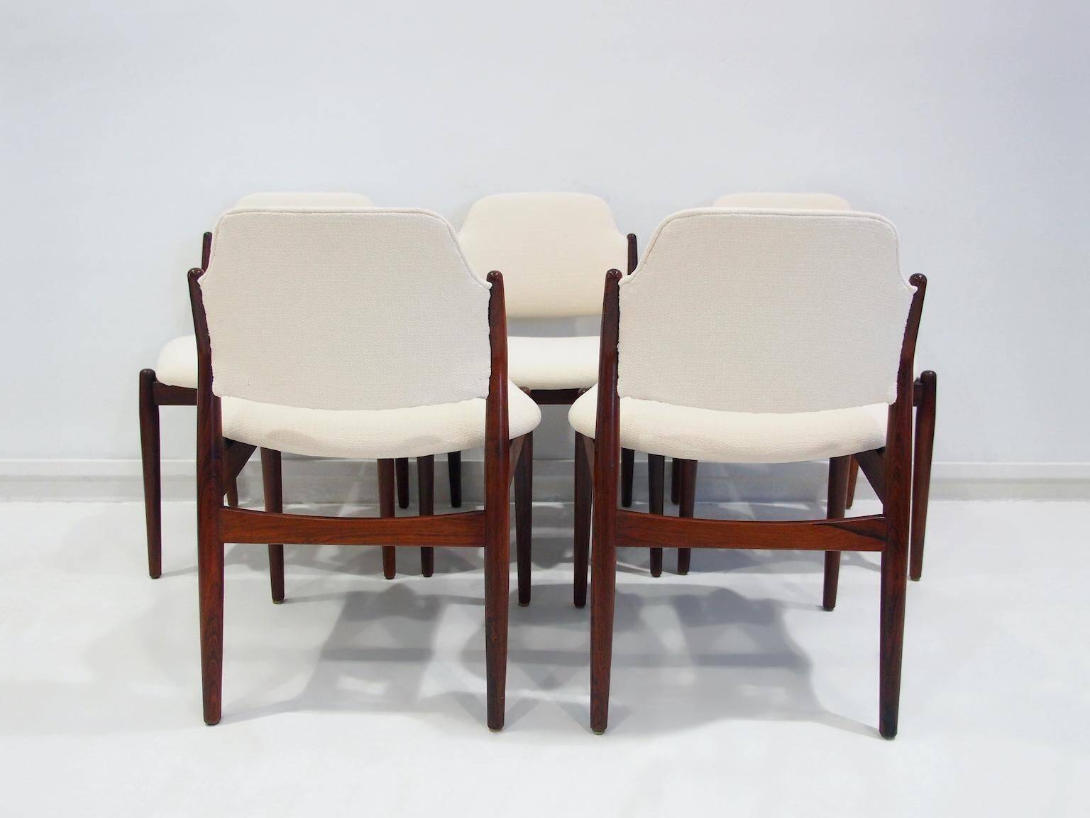 Set of six hardwood chairs by Arne Vodder for Sibast with white textile upholstery.