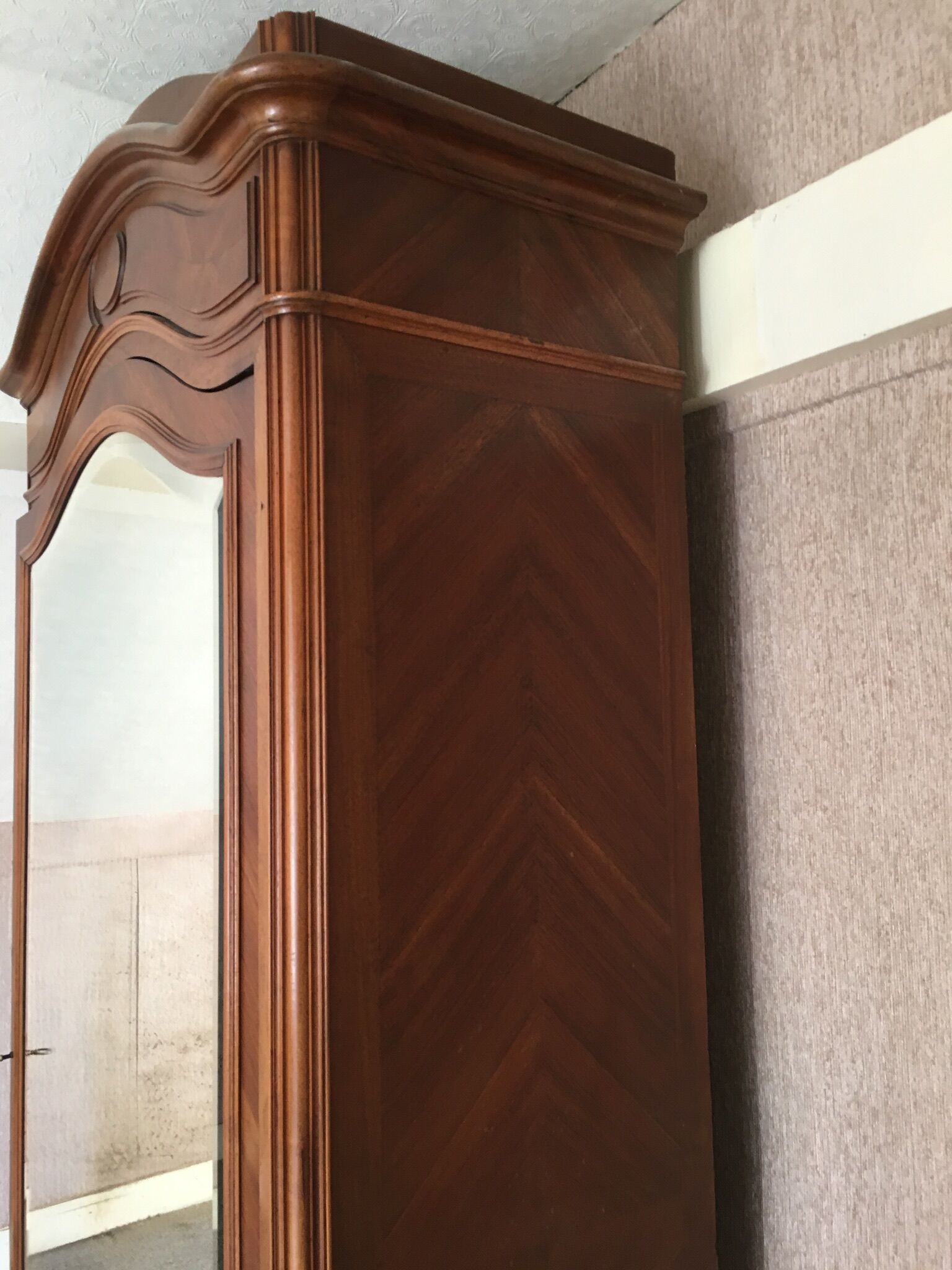 Glass cabinet Louis Philippe