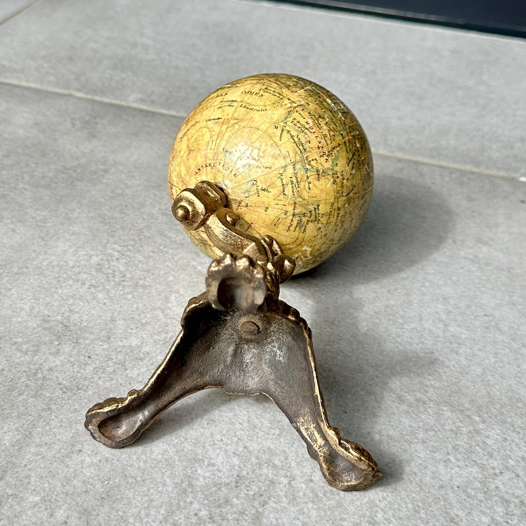 Antique JL & Cie terrestrial globe | Gilded metal base | 19th century | 20.5 cm