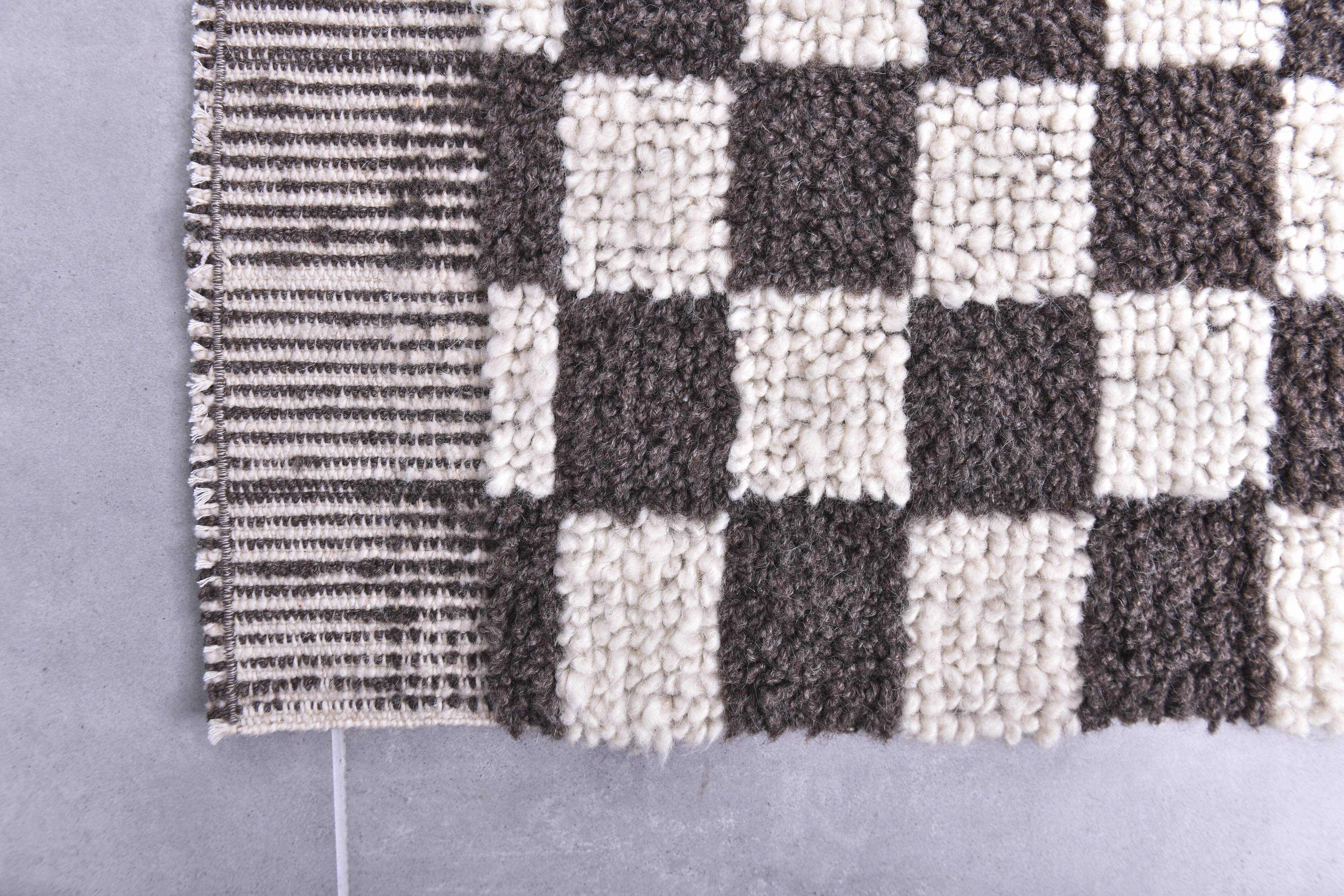 9x11 Brown & White Checkered Moroccan Rug, 269x349Cm