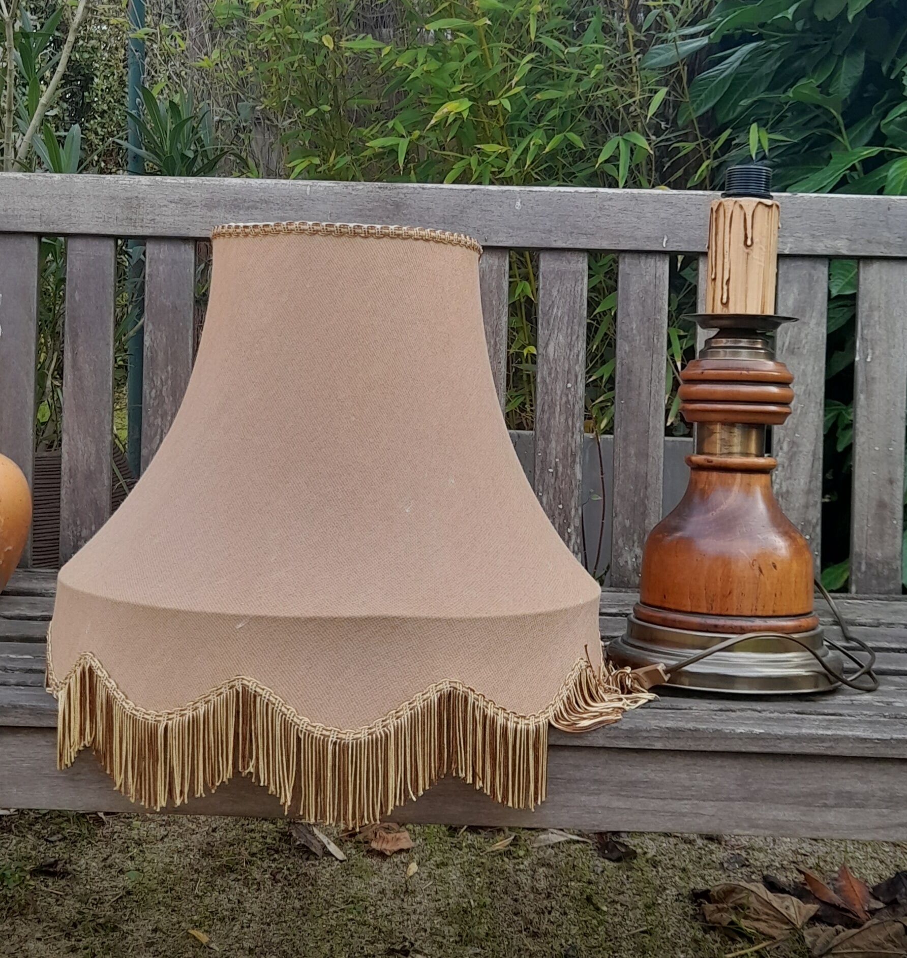 Large rustic table lamp foot wood & brass, lampshade pagoda beige fabric, years 50/60