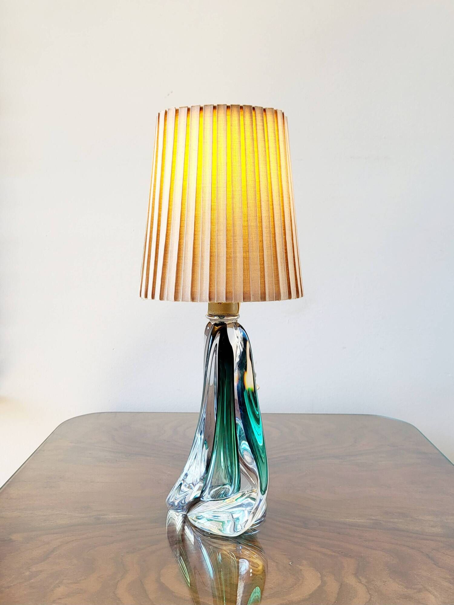 Lampe en cristal Val Saint Lambert à pied tourné, couleur verte, Belgique