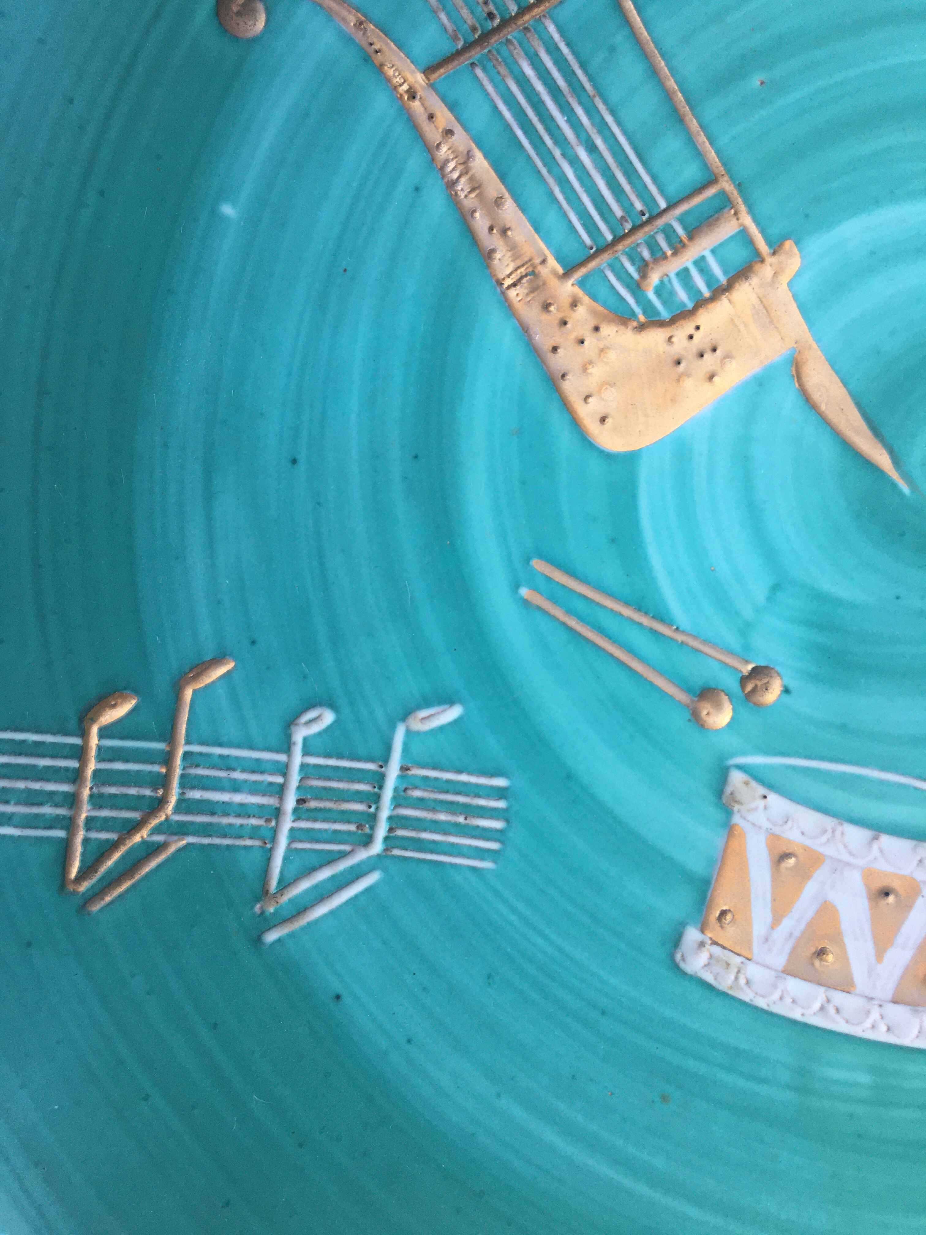 Cut vintage musical décor