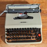 Typewriter Olivetti Lettera 22