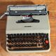 Machine à écrire Olivetti Lettera 22