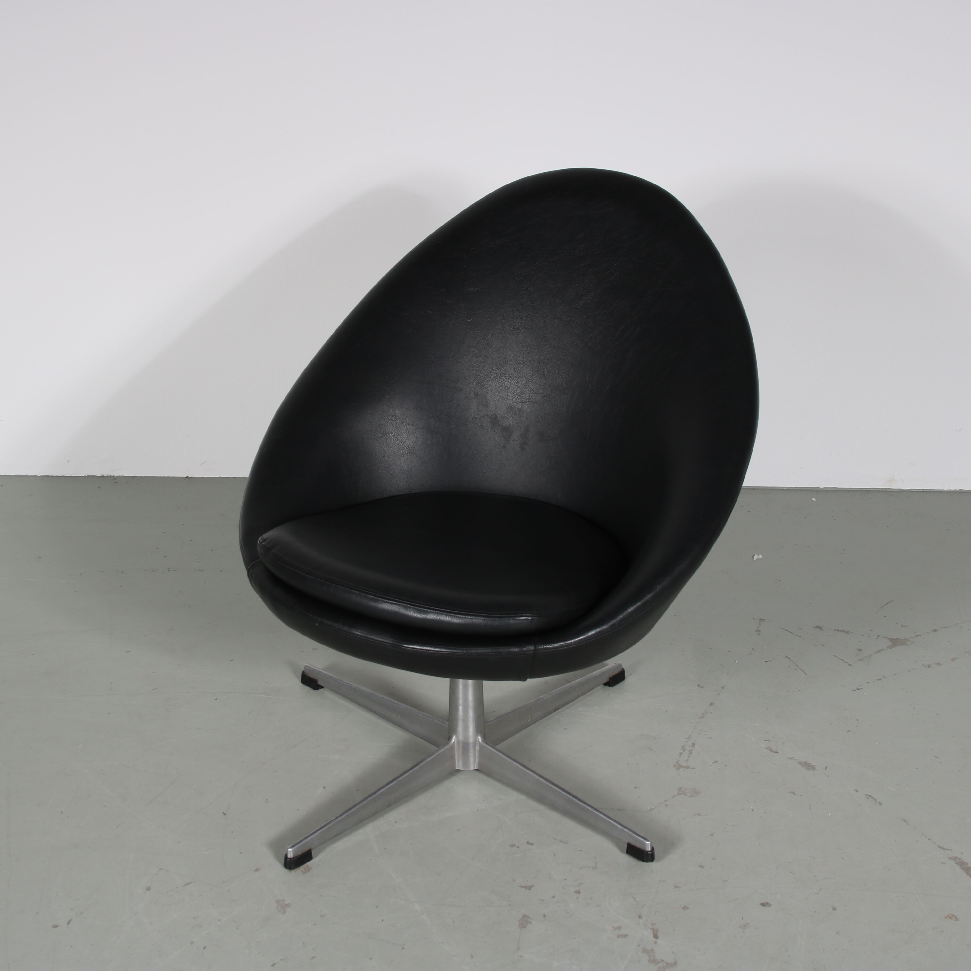 1960s “Little Egg” chair by Pastoe, Netherlands