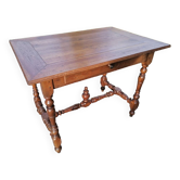Petite table bureau. de style Louis Xlll