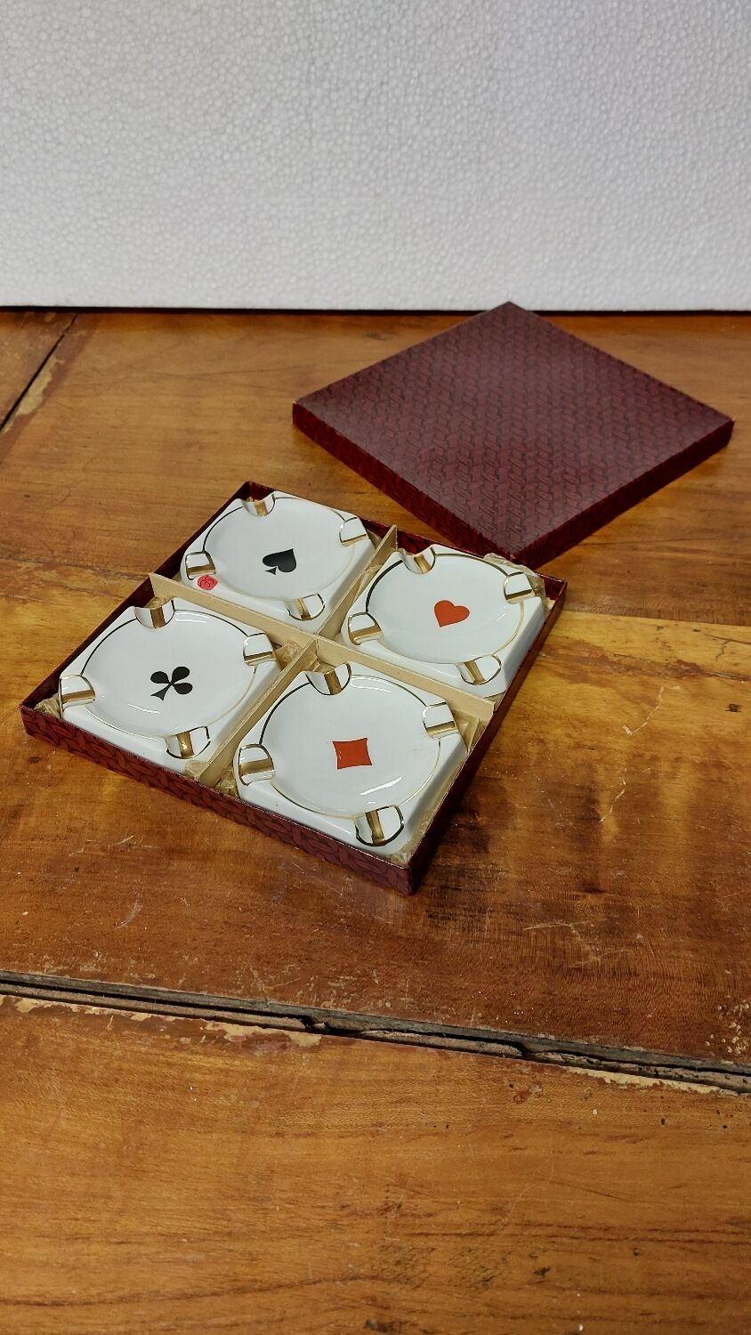 Ashtray porcelain card games