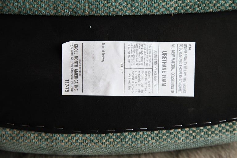 Knoll saarinen executive chair in original textile, swivel base