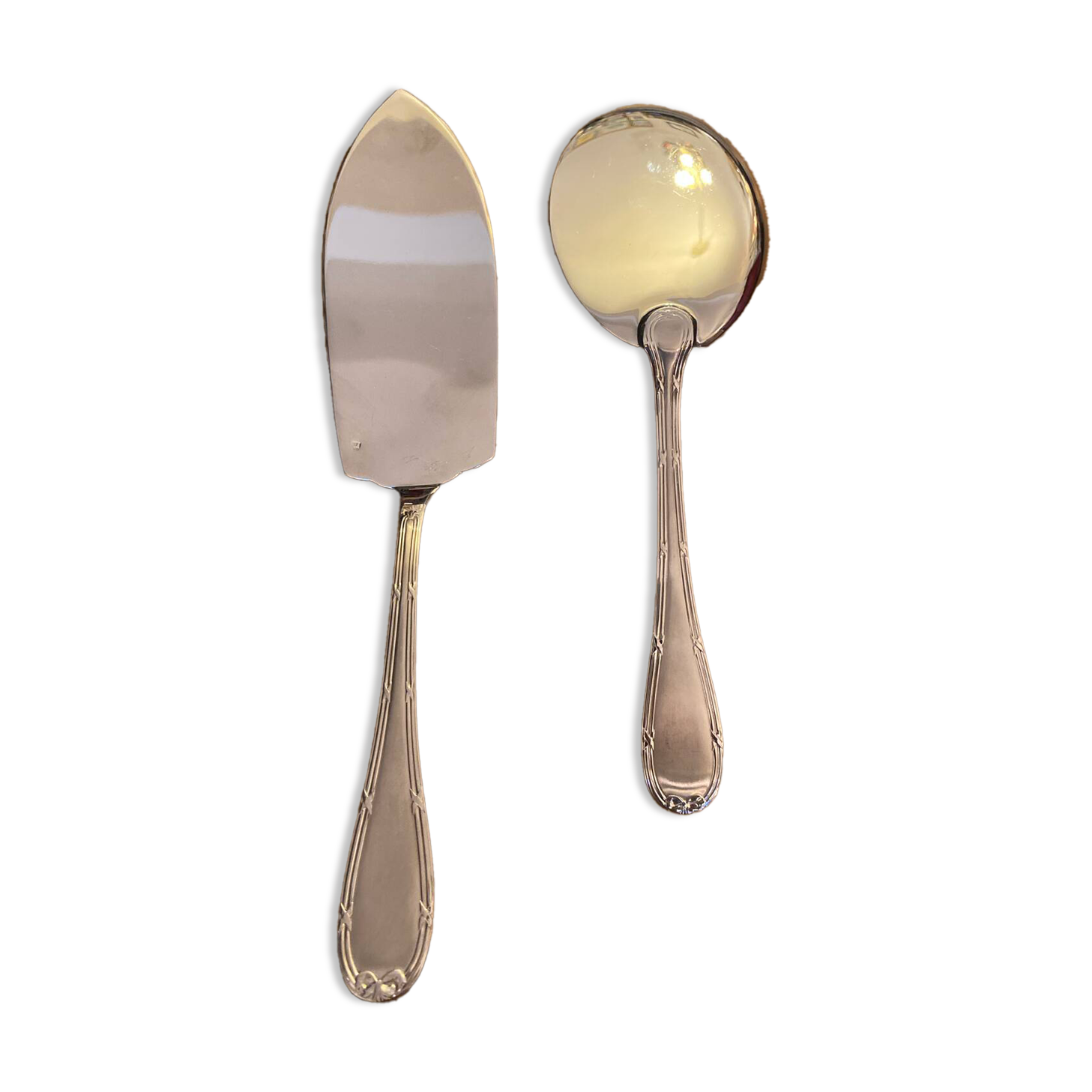 Silver metal cake server