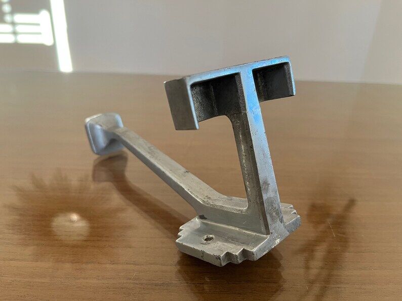 Patére porte manteau art deco en fonte d'aluminium années 30 40