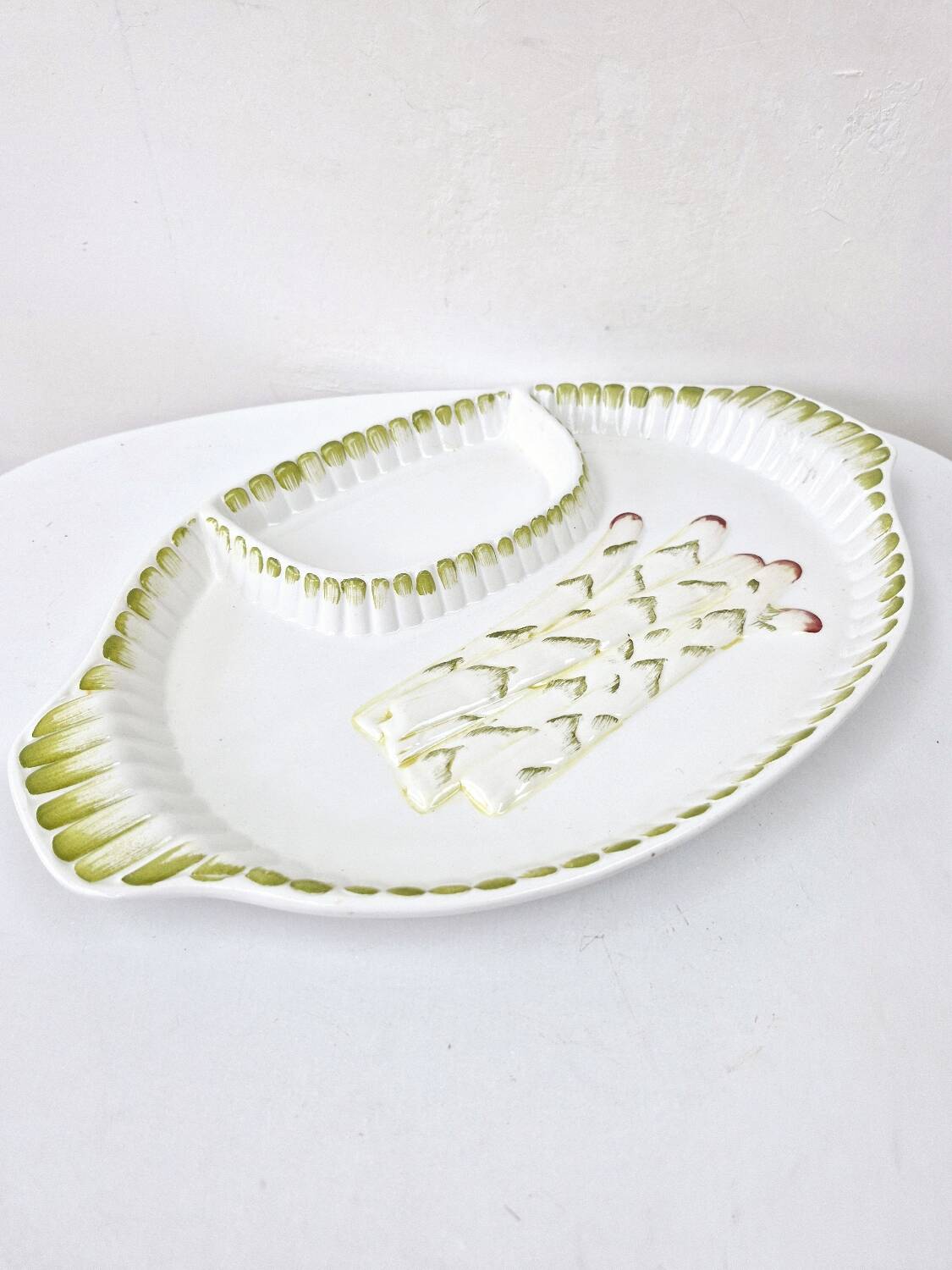 Grand Plat A Asperges Avec Saucier Vintage Céramique Barbotine