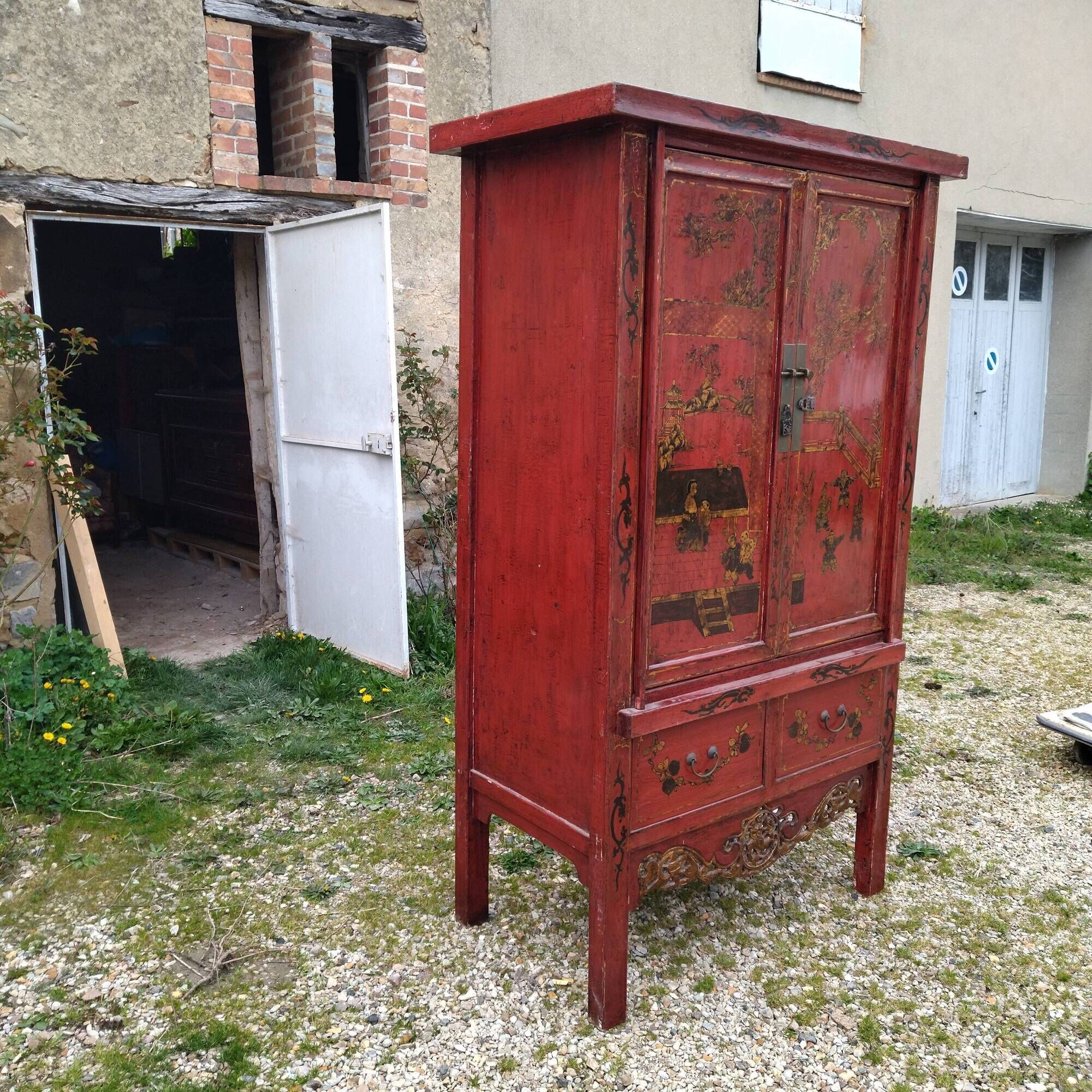 Lacquered cabinet China 50