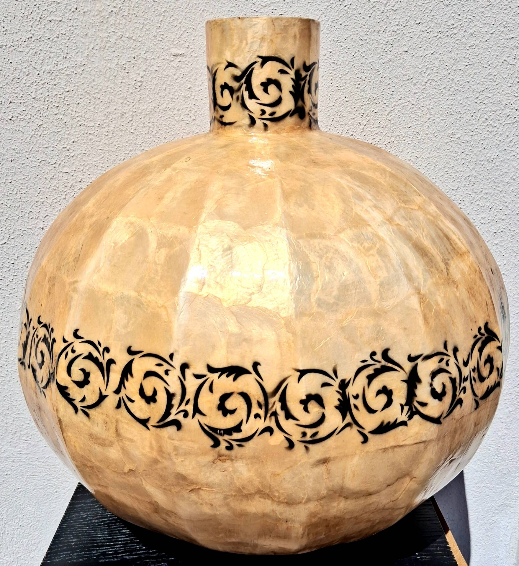 Large mother-of-pearl vase with arabesque decoration, vintage design.