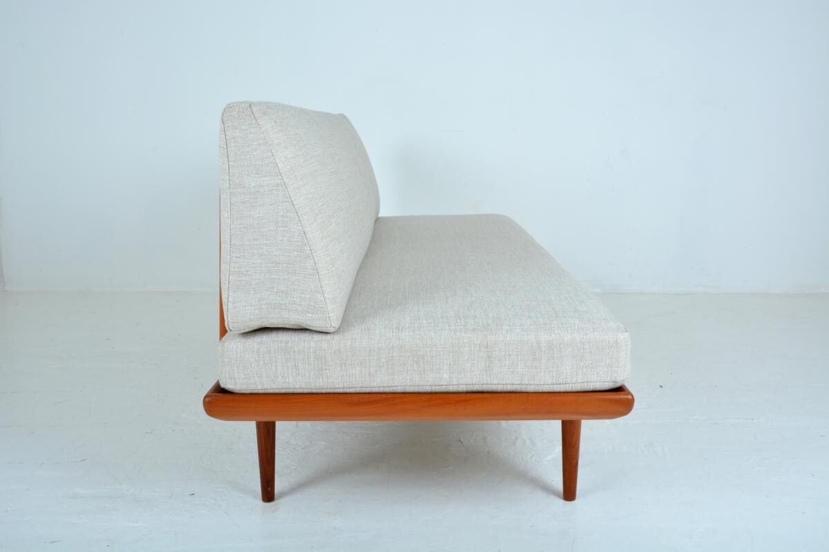 Daybed "Minerva " de Peter Hivdt et Orla Molgaard Nielsen