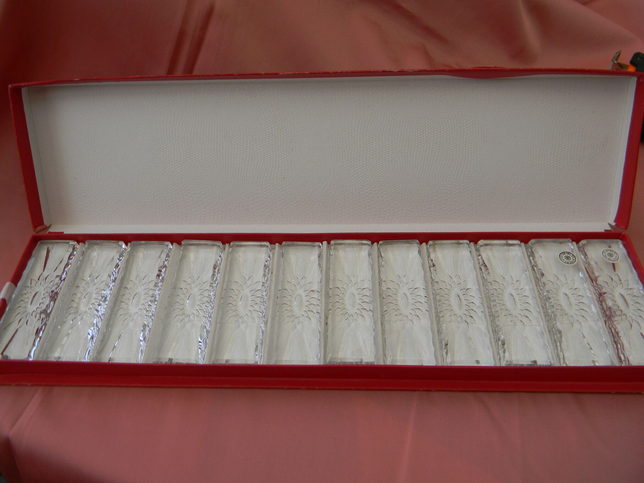 12 carries crystal knives from Val Saint Lambert