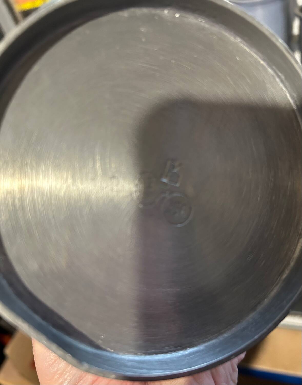 7 tin measuring pots