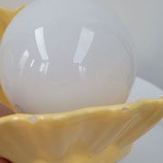 Lampe vintage coquillage en céramique jaune années 70