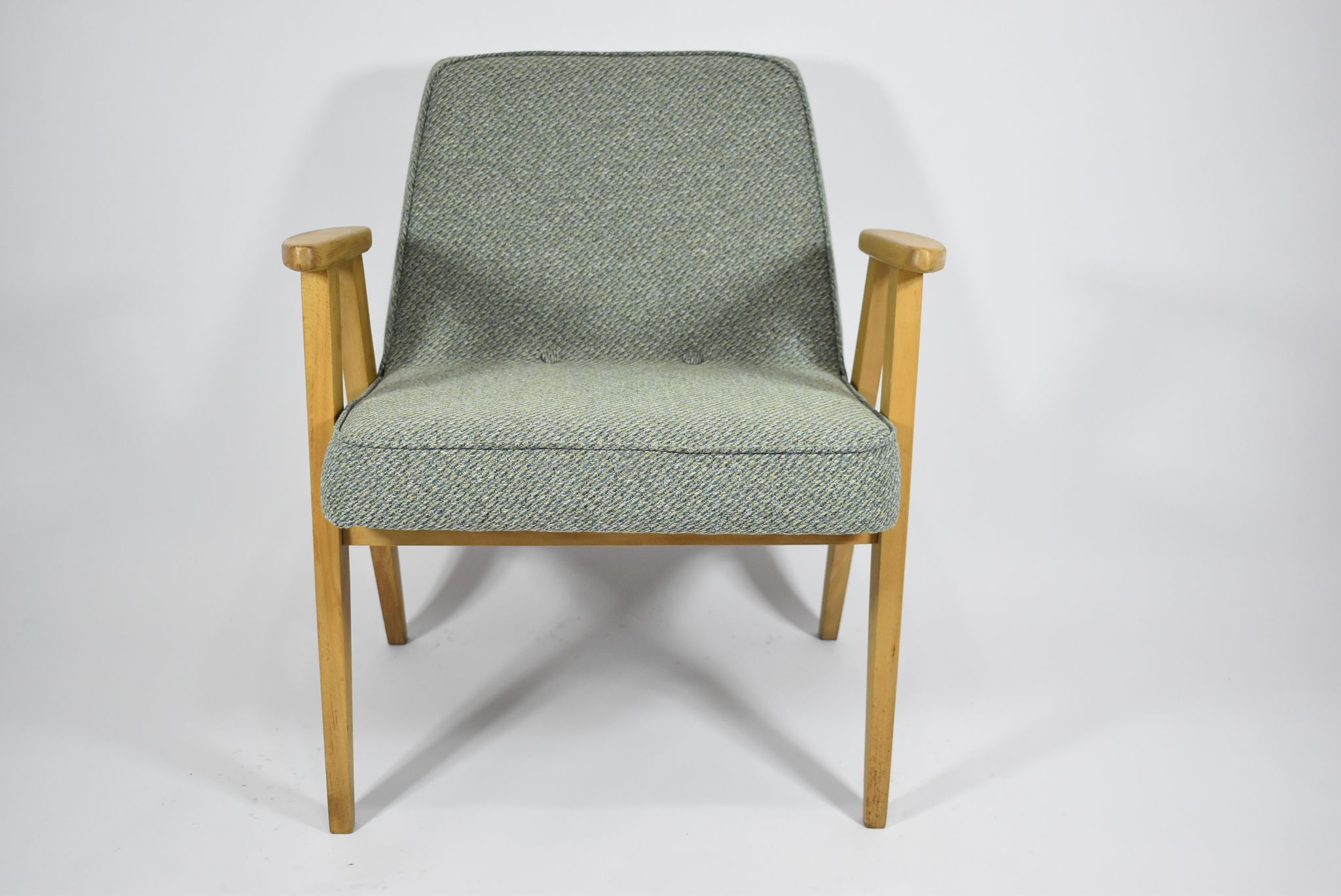 Fauteuil 366,  J. Chierowski, bois de chêne, vert