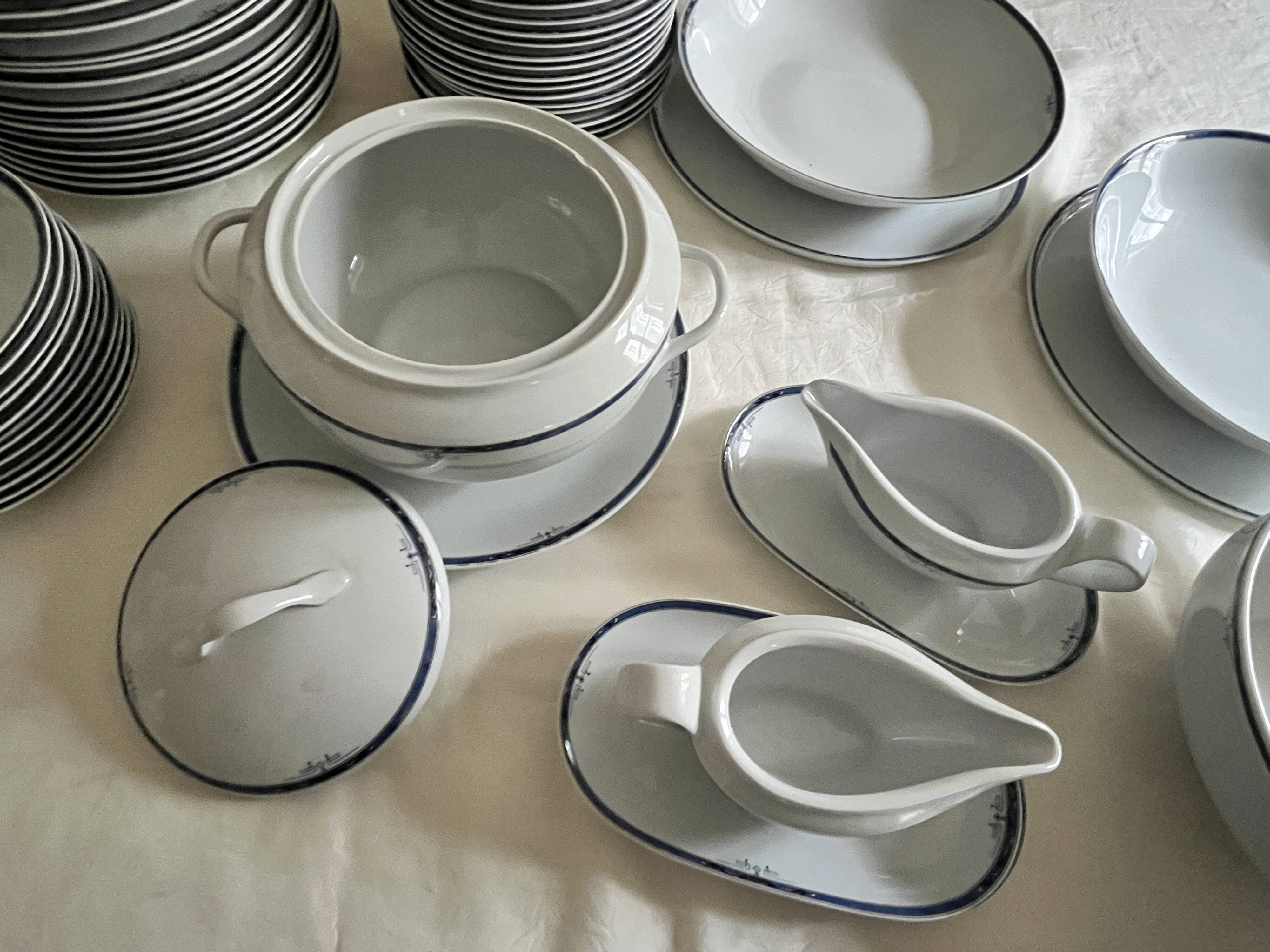 Limoges, large porcelain table service 98 pieces 20th century
