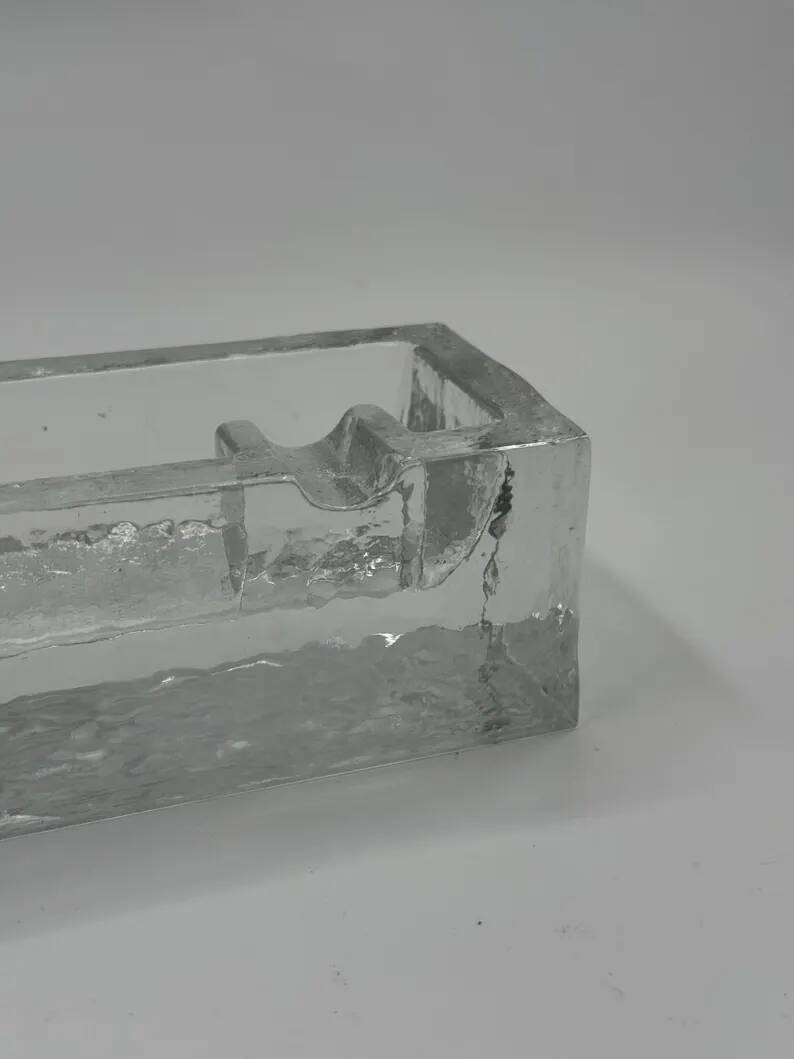 Cendrier vintage en verre glacé - design scandinave, décoration brutaliste en verre épais