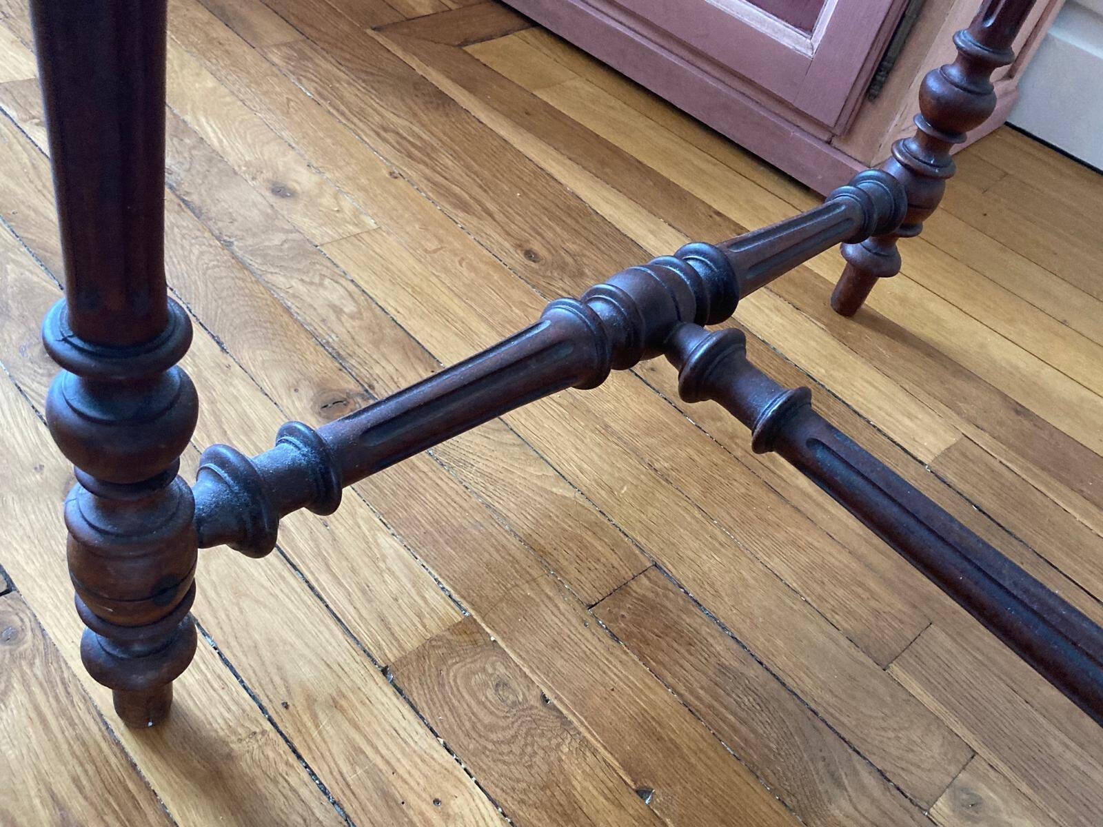 Table with a spacer topped with a spinning top.
